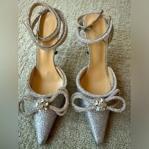 Mach and Mach double bow heels, Silver, size 9.5